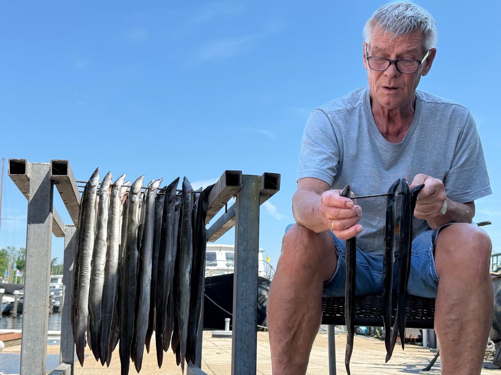 Wim heeft de rookkast op de juiste temperatuur